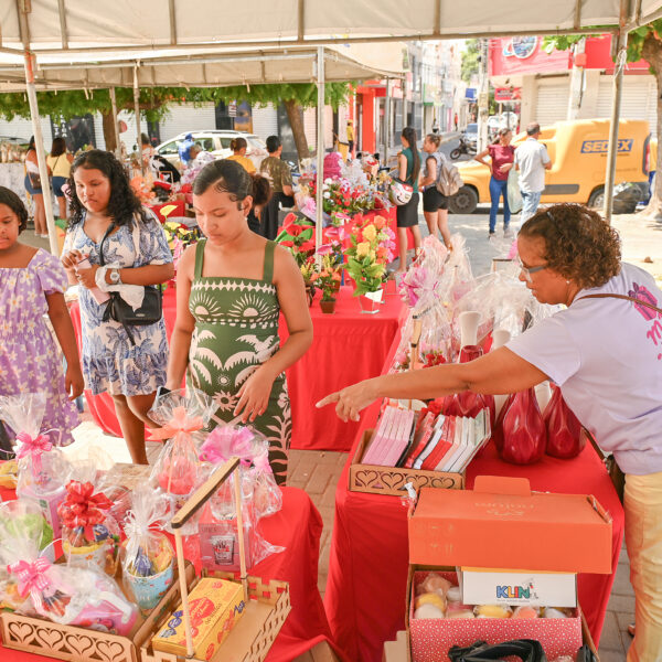 Feira de Artesanato Empreendedora de Dia das Mães inicia seu primeiro dia de vendas